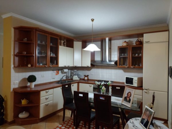 Durres, jepet me qera apartament 2+1+Aneks+Ballkon Kati 4, 140 m² 600 € 