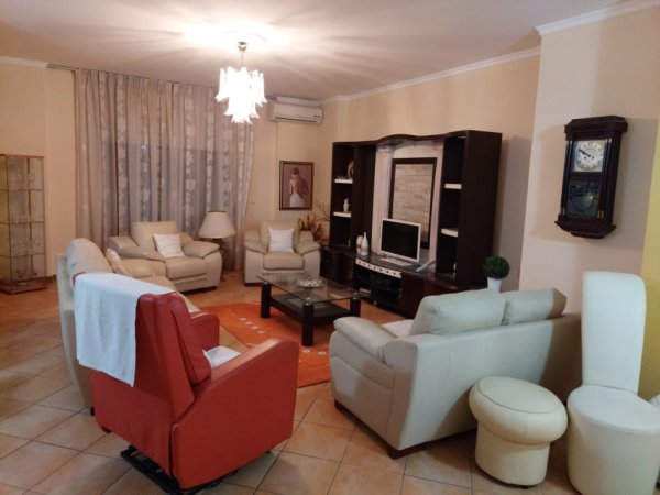 Durres, jepet me qera apartament 2+1+Aneks+Ballkon Kati 4, 140 m² 600 € 