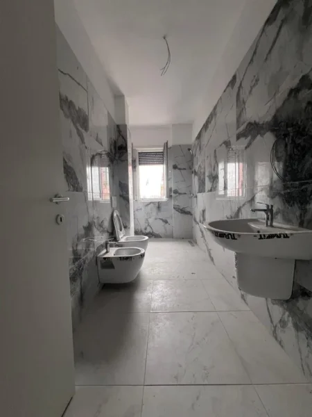 Tirane, shitet apartament 2+1+Ballkon Kati 6, 110 m² 95.000 € (Kamez)