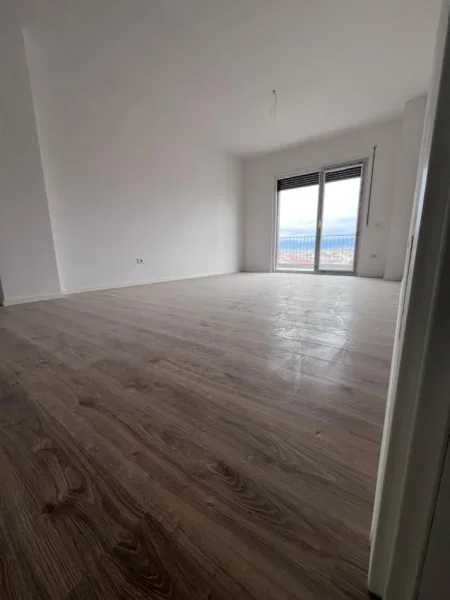 Tirane, shitet apartament 2+1+Ballkon Kati 6, 110 m² 95.000 € (Kamez)