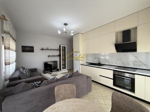 Tirane, jepet me qera apartament 2+1 Kati 5, 85 m² 650 € (21 DHJETORI)
