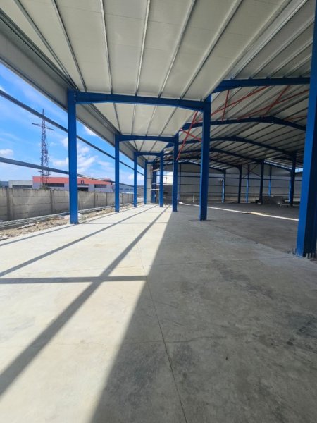 Durres, jepet me qera magazine Kati 0, 600 m² 1.500 € 