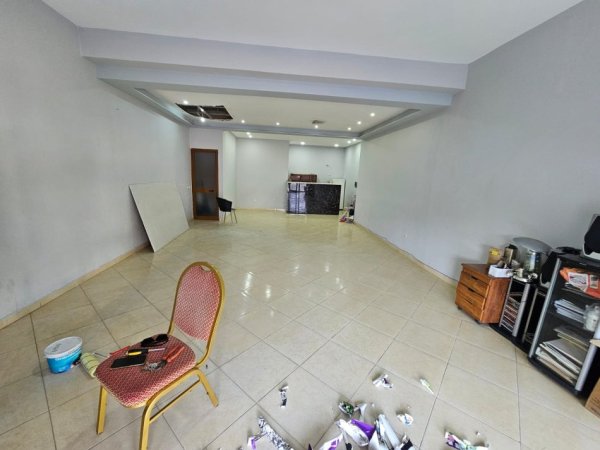 Durres, jepet me qera ambjent biznesi Kati 0, 85 m² 300 € 