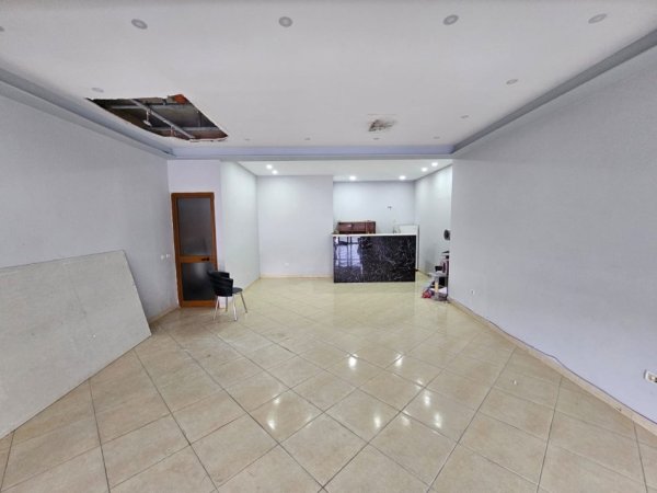 Durres, jepet me qera ambjent biznesi Kati 0, 85 m² 300 € 