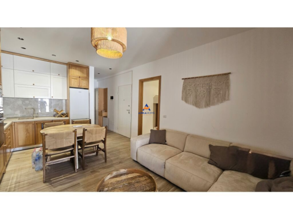 Durres, shitet apartament 2+1+Ballkon Kati 3, 82 m² 230.000 € (SAN PIETRO, GJIRI I LALZIT)