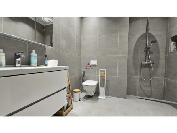 Durres, shitet apartament 2+1+Ballkon Kati 3, 82 m² 230.000 € (SAN PIETRO, GJIRI I LALZIT)