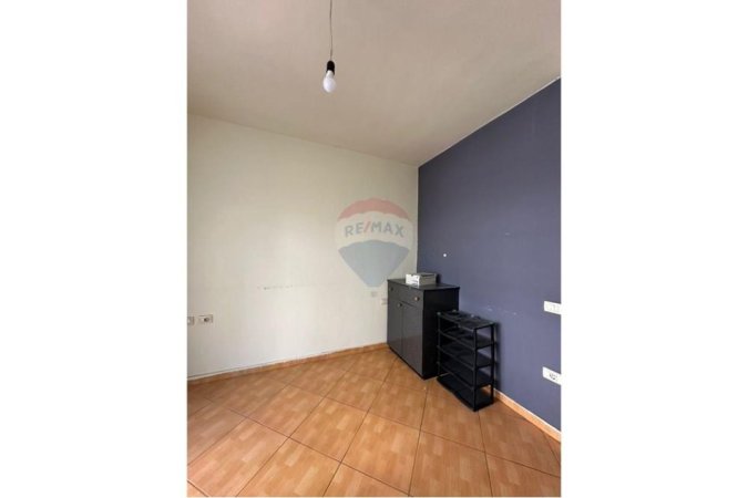 Tirane, jepet me qera apartament 2+1+Ballkon Kati 4, 104 m² 350 € (Rruga Sotir Caci, Tiranë)