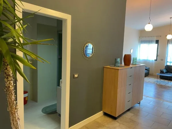 Jepet me qera Apartament 1+1 Rruga Liqeni i Thatë