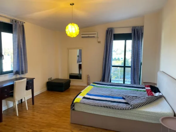 Jepet me qera Apartament 1+1 Rruga Liqeni i Thatë