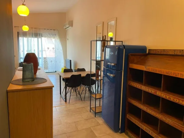Jepet me qera Apartament 1+1 Rruga Liqeni i Thatë