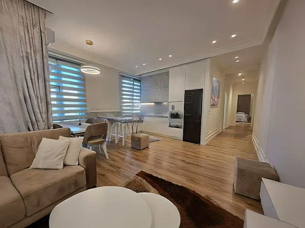 Tirane, jepet me qera apartament 2+1 Kati 3, 113 m² 1.500 € 