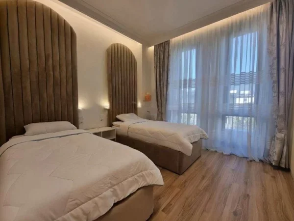 Tirane, jepet me qera apartament 2+1 Kati 3, 113 m² 1.500 € 