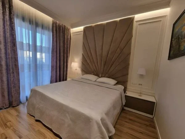Tirane, jepet me qera apartament 2+1 Kati 3, 113 m² 1.500 € 