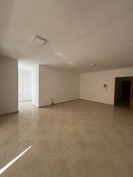 Tirane, jepet me qera zyre , 138 m² 1.200 € (Ish Ekspozita)