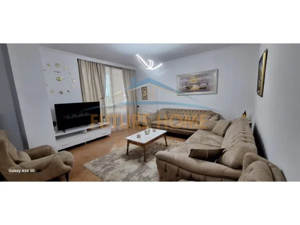 Tirane, shitet apartament 2+1+Ballkon Kati 3, 110 m² 225.000 € (Tish Dahia)