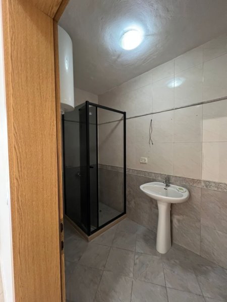 Tirane, jepet me qera zyre , 138 m² 1.200 € (Ish Ekspozita)