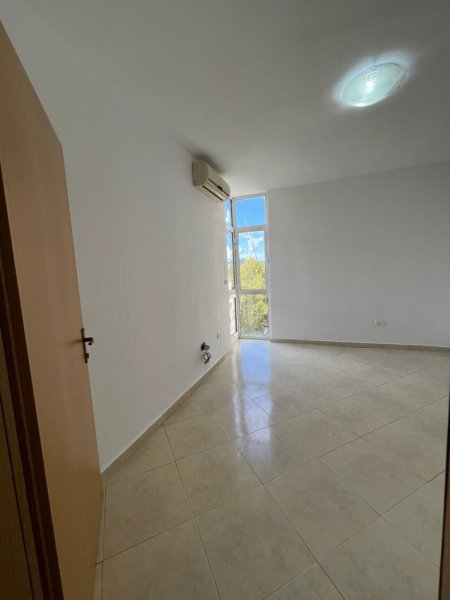 Tirane, jepet me qera zyre , 138 m² 1.200 € (Ish Ekspozita)