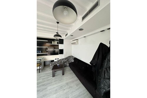 Tirane, shitet dyqan Kati 0, 53 m² 200.000 € 