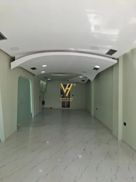 Tirane, jepet me qera ambjent biznesi Kati 0, 40 m² 500 € (PROKURORIA)