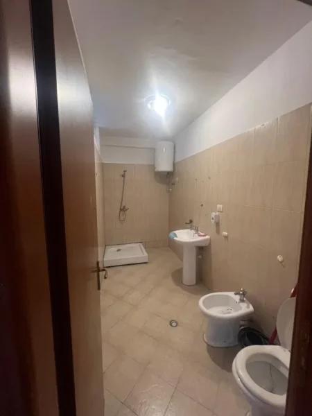 Tirane, shitet apartament 3+1 , 144 m² 160.000 € (rruga e thesarit)