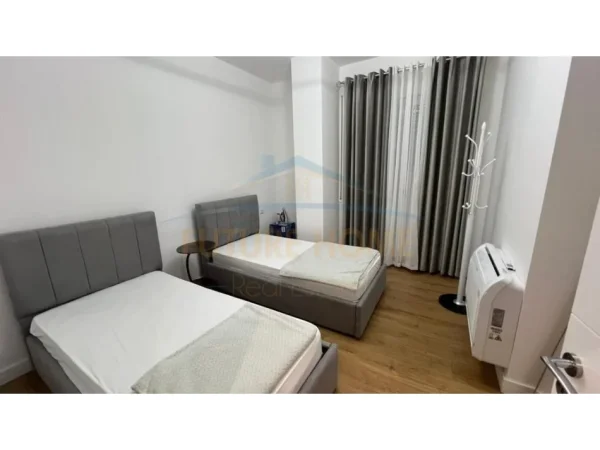 Tirane, jepet me qera apartament 2+1+Ballkon Kati 7, 90 m² 700 € (5 MAJI)