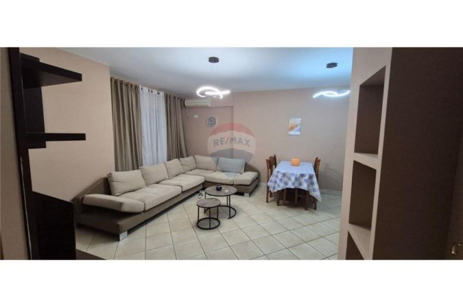 Tirane, jepet me qera apartament 2+1+Aneks , 95 m² 600 € (Square 21, Rruga e Kavajes)