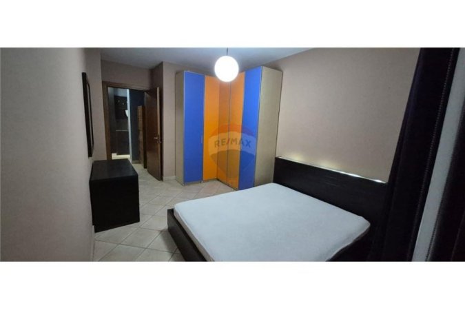 Tirane, jepet me qera apartament 2+1+Aneks , 95 m² 600 € (Square 21, Rruga e Kavajes)