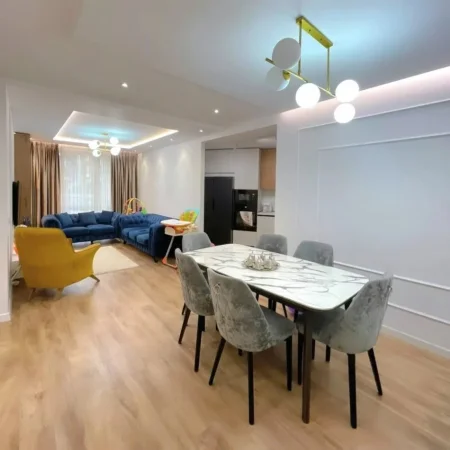 shitet apartament , 114 m² 215.000 € (Fusha e Aviacionit)