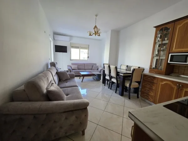 Durres, jepet me qera apartament ne plazh 1+1+Ballkon , 350 € (plazh)