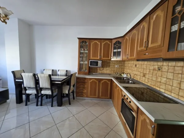 Durres, jepet me qera apartament ne plazh 1+1+Ballkon , 350 € (plazh)