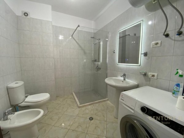 Tirane, jepet me qera apartament 1+1 Kati 5, 72 m² 500 € (Vila L)