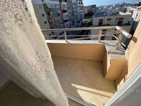 Tirane, jepet me qera apartament 1+1 Kati 5, 72 m² 500 € (Vila L)