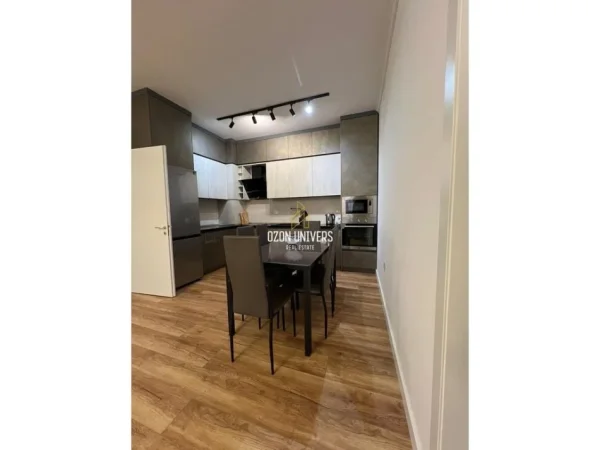 Tirane, Jepet me qira apartament 2+1+Ballkon Kati 8, 98 m² (Pazari i Ri)