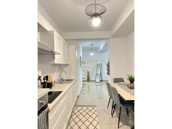 Tirane, jepet me qera apartament 1+1 Kati 4, 95 m² 850 € (Myslym Shyri)