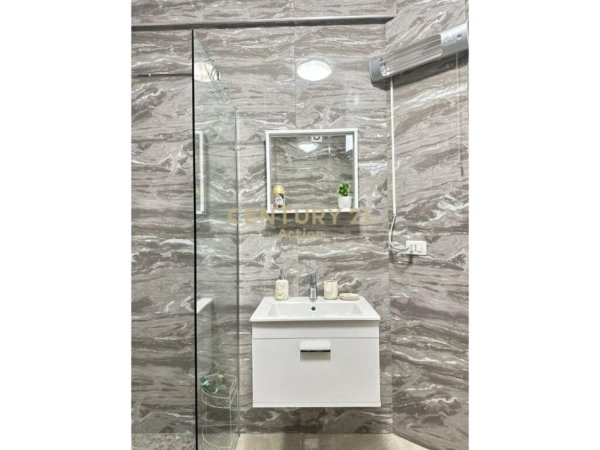 Tirane, jepet me qera apartament 1+1 Kati 4, 95 m² 850 € (Myslym Shyri)