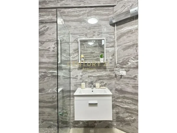 Tirane, jepet me qera apartament 1+1 Kati 4, 95 m² 850 € (Myslym Shyri)