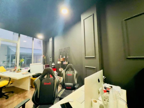 Tirane, jepet me qera ambjent biznesi Kati 1, 33 m² 400 € 