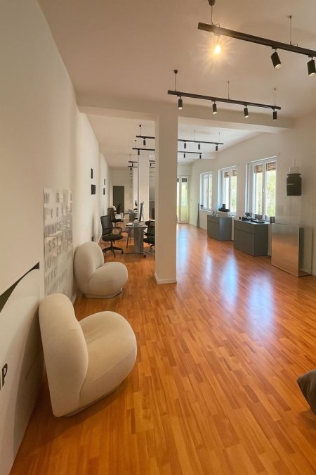 Tirane, jepet me qera ambjent biznesi Kati 2, 73 m² 800 € (VASO PASHA BLLOK)
