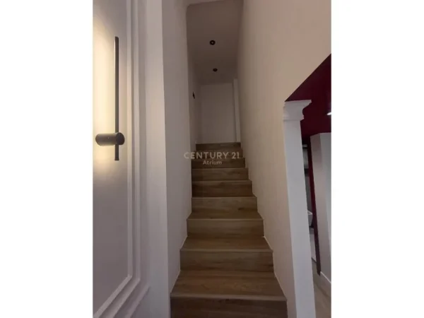 Shqiperi, jepet me qera ambjent biznesi Kati 0, 42 m² 500 € (Prane Shkolles Ali Demi)