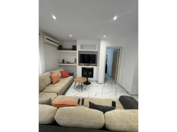 Tirane, jepet me qera apartament 2+1 Kati 1, 180 m² 600 € (Rruga 5 Maji)