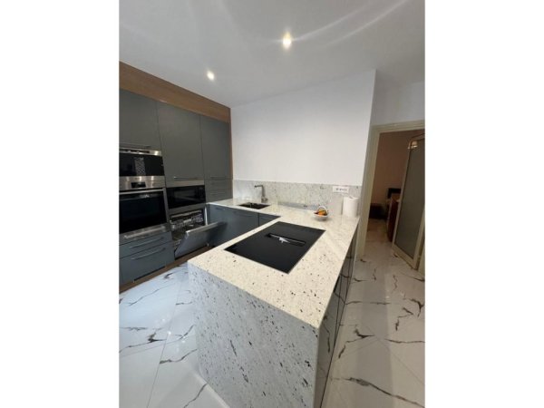 Tirane, jepet me qera apartament 2+1 Kati 1, 180 m² 600 € (Rruga 5 Maji)