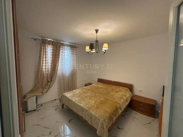 Tirane, jepet me qera apartament 2+1 Kati 1, 180 m² 600 € (Rruga 5 Maji)