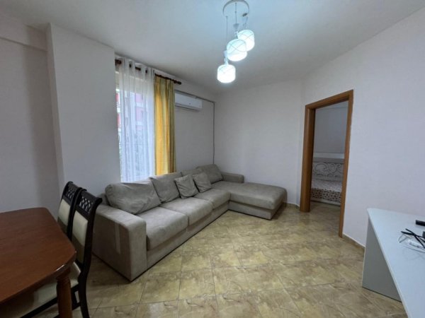 Tirane, jap me qera apartament 1+1 Kati 2, 500 € 
