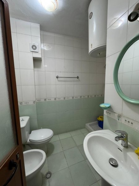 Tirane, jap me qera apartament 1+1 Kati 2, 500 € 
