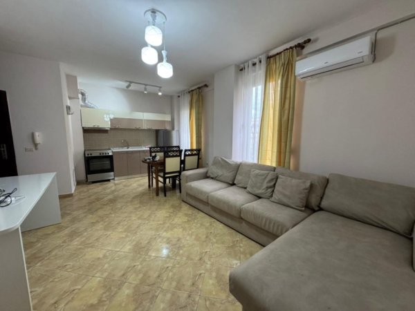 Tirane, jap me qera apartament 1+1 Kati 2, 500 € 
