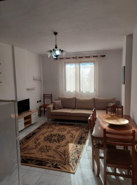 Tirane, jepet me qera apartament 1+1 Kati 4, 60 m² 370 € (Rruga 5 Maji)
