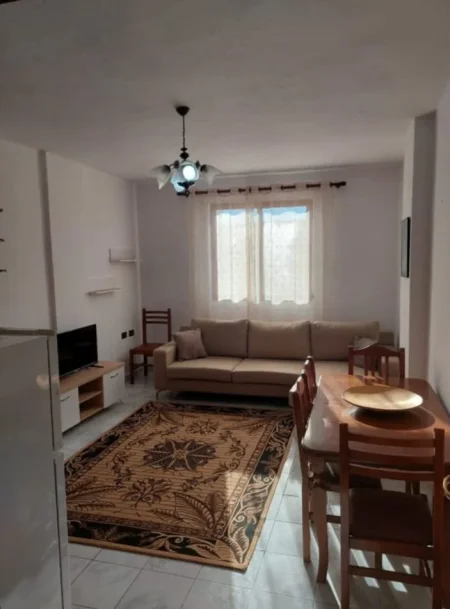 Tirane, jepet me qera apartament 1+1 Kati 4, 60 m² 370 € (Rruga 5 Maji)