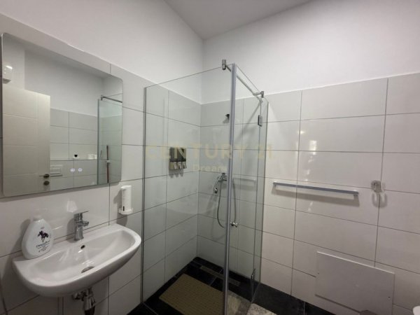 Tirane, jepet me qera apartament 2+1+Ballkon Kati 1, 95 m² 600 € (Ish-Venue)