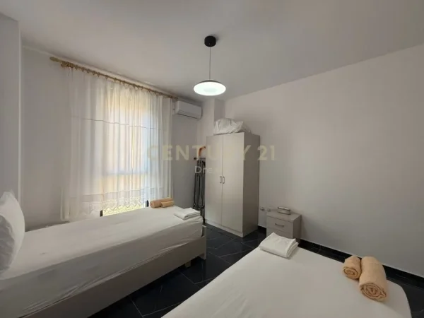 Tirane, jepet me qera apartament 2+1+Ballkon Kati 1, 95 m² 600 € (Ish-Venue)