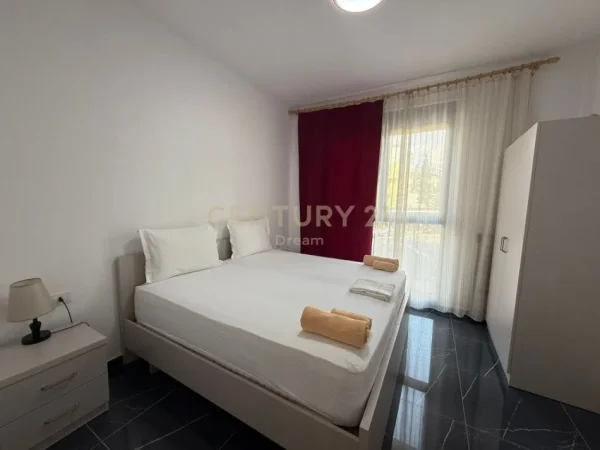 Tirane, jepet me qera apartament 2+1+Ballkon Kati 1, 95 m² 600 € (Ish-Venue)